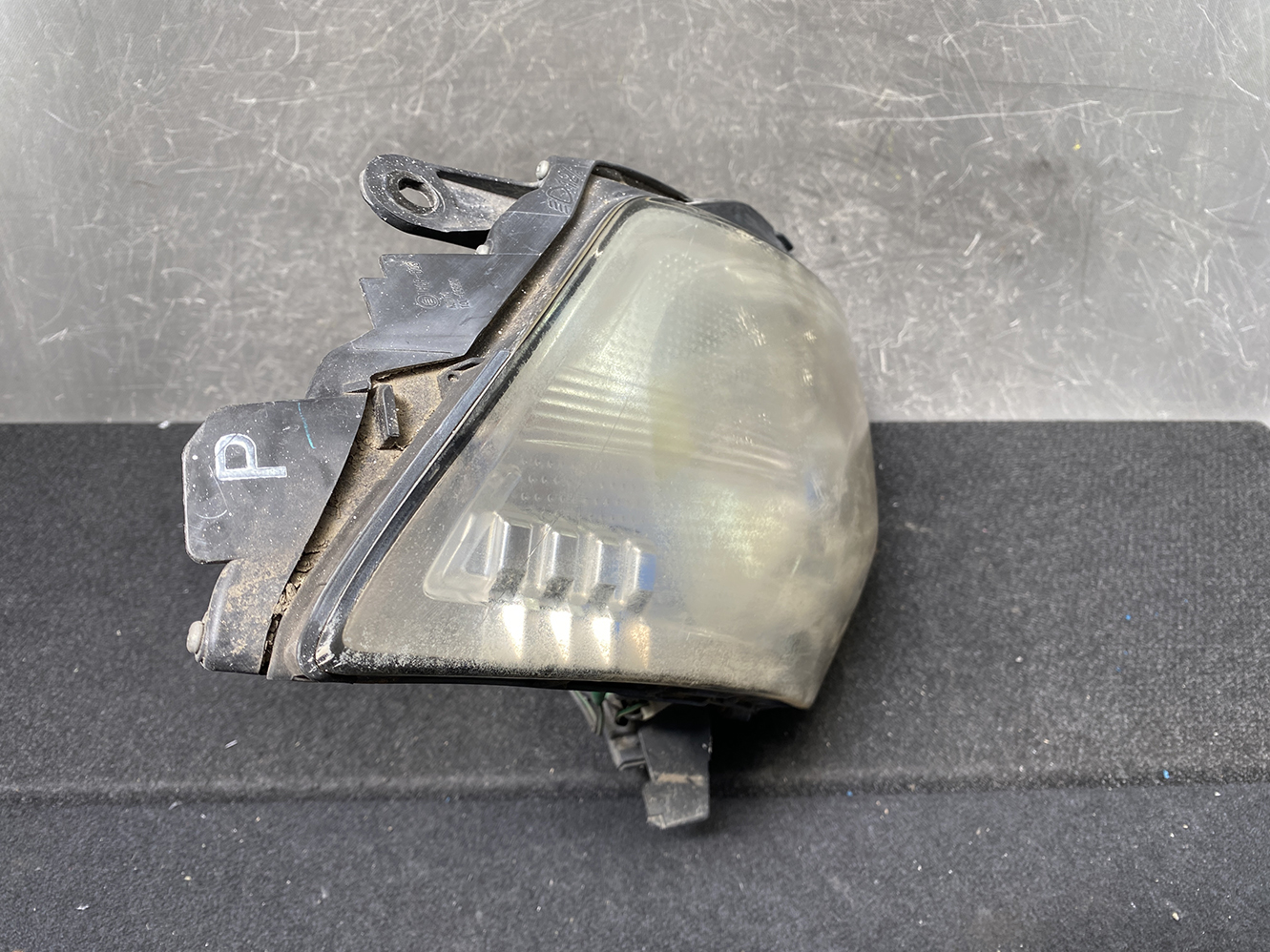 A921_4 NISSAN Fairlady Z 350Z Z33 HZ33 Headlight 100-63820 Right Side x1 *DAMAGED* » JDM-PARTS NZ » JDM-PARTS NZ NISSAN Fairlady Z 350Z Z33 HZ33 Headlight 100-63820 Right Side x1 *DAMAGED* » JDM-PARTS NZ