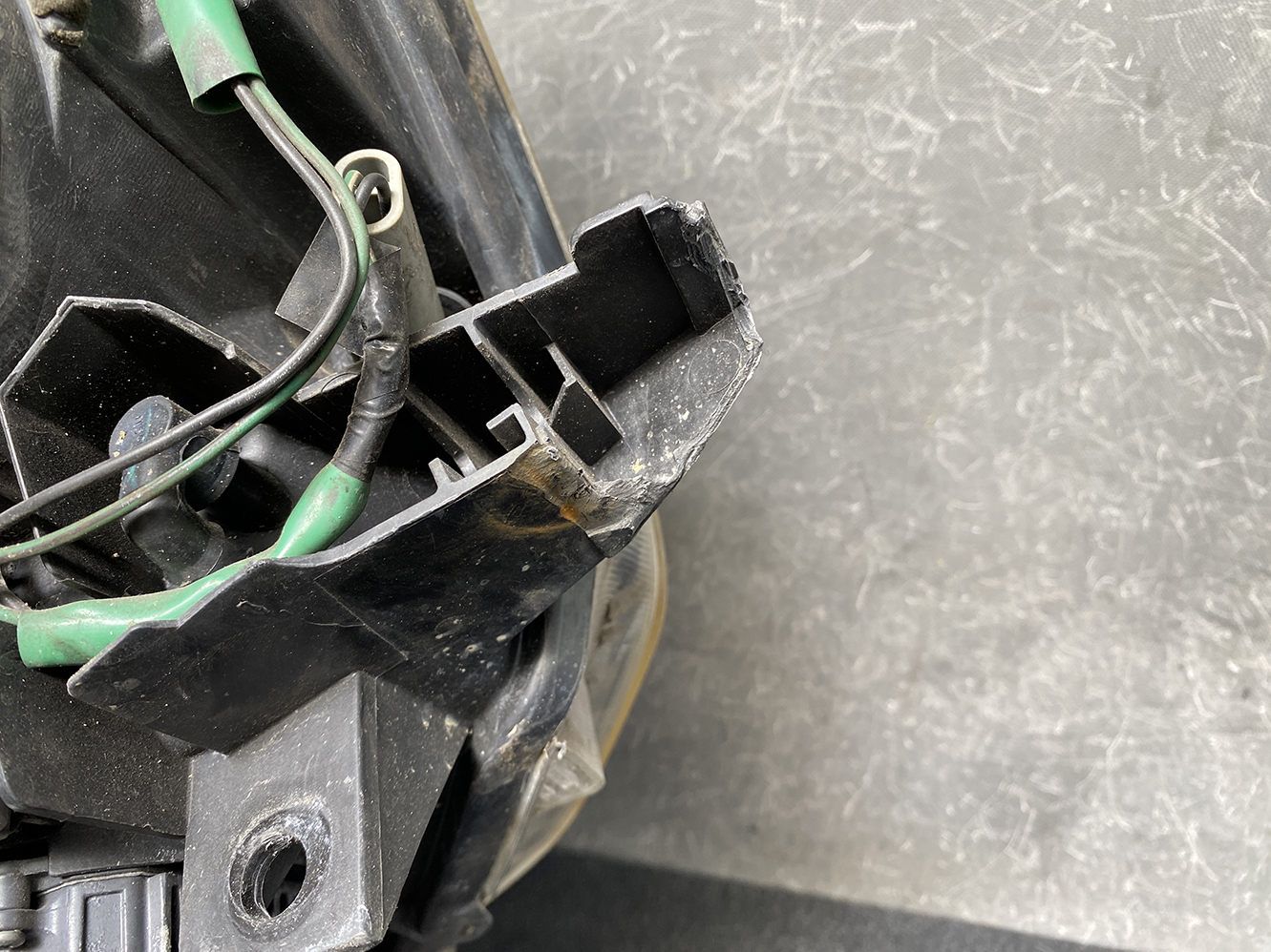 A921_8 NISSAN Fairlady Z 350Z Z33 HZ33 Headlight 100-63820 Right Side x1 *DAMAGED* » JDM-PARTS NZ » JDM-PARTS NZ NISSAN Fairlady Z 350Z Z33 HZ33 Headlight 100-63820 Right Side x1 *DAMAGED* » JDM-PARTS NZ