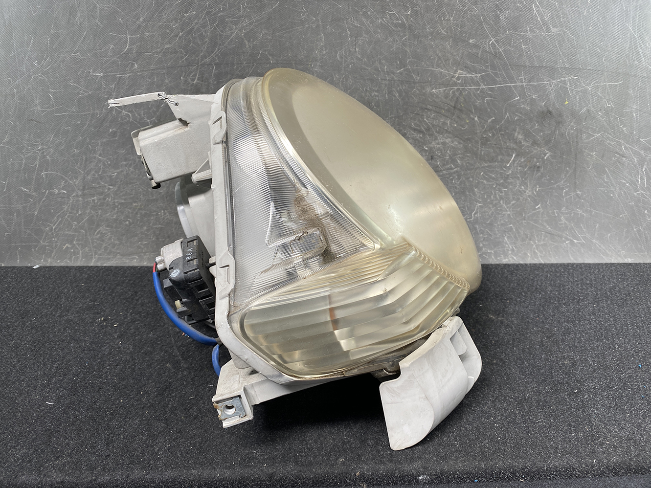 TOYOTA SIENTA NCP81 NCP85 Headlight KOITO 52-171 Right Side x1 *DAMAGED* - Image 3
