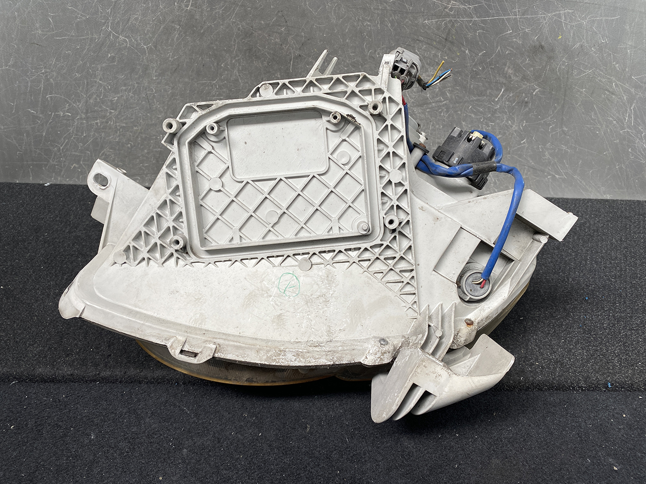 TOYOTA SIENTA NCP81 NCP85 Headlight KOITO 52-171 Right Side x1 *DAMAGED* - Image 5