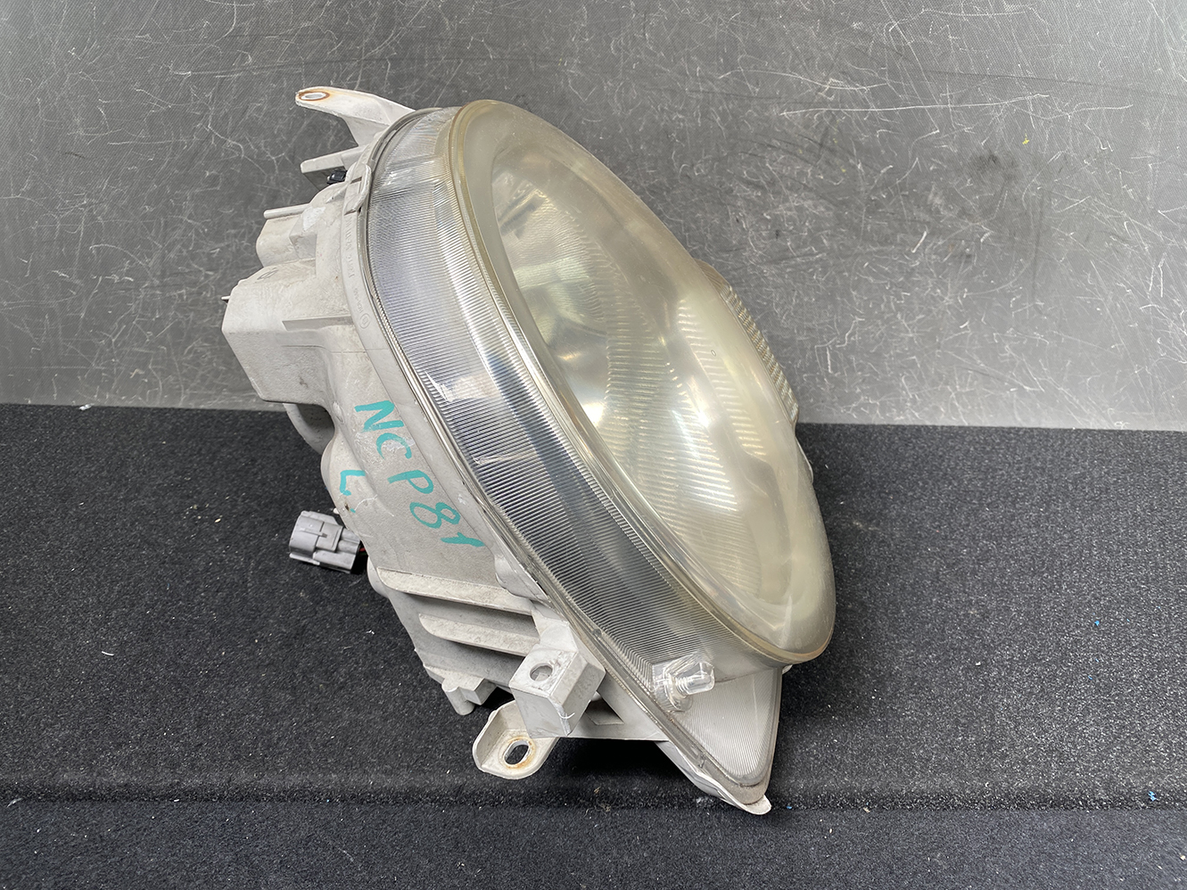 TOYOTA SIENTA NCP81 NCP85 Headlight KOITO 52-171 Left Side x1 - Image 2