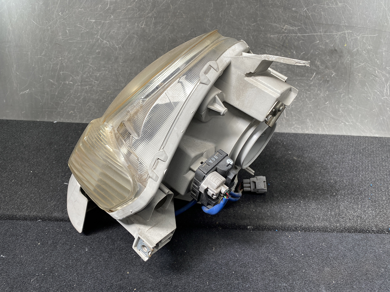 TOYOTA SIENTA NCP81 NCP85 Headlight KOITO 52-171 Left Side x1 - Image 3