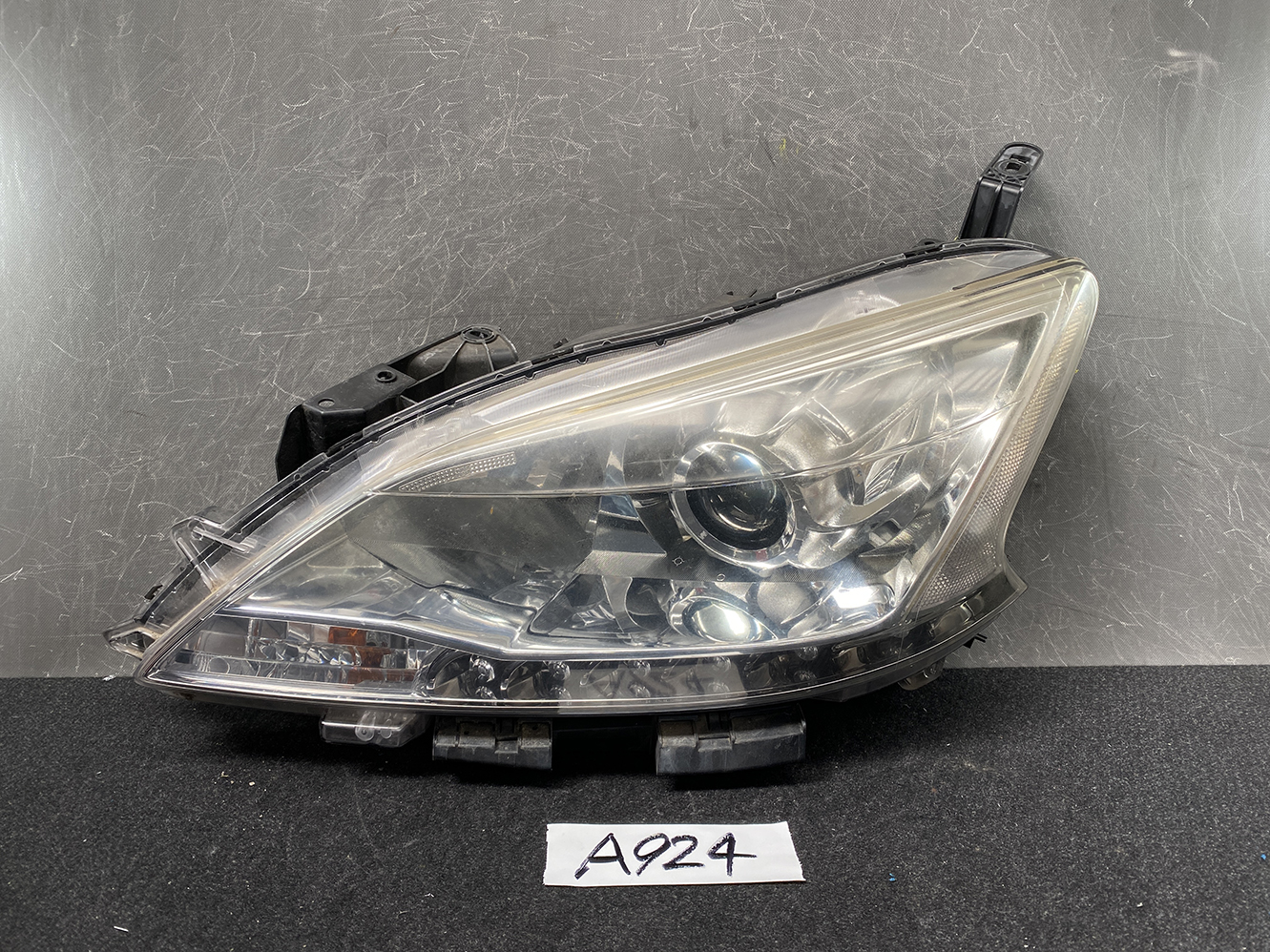 NISSAN SYLPHY TB17 Genuine Headlight STANLEY W0613 L Left Side x1*DAMAGED*