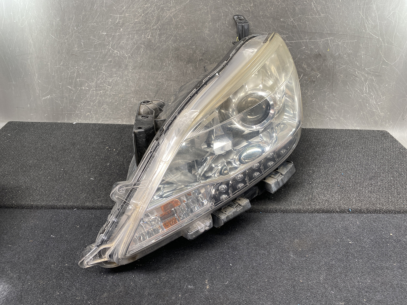 NISSAN SYLPHY TB17 Genuine Headlight STANLEY W0613 L Left Side x1*DAMAGED* - Image 2