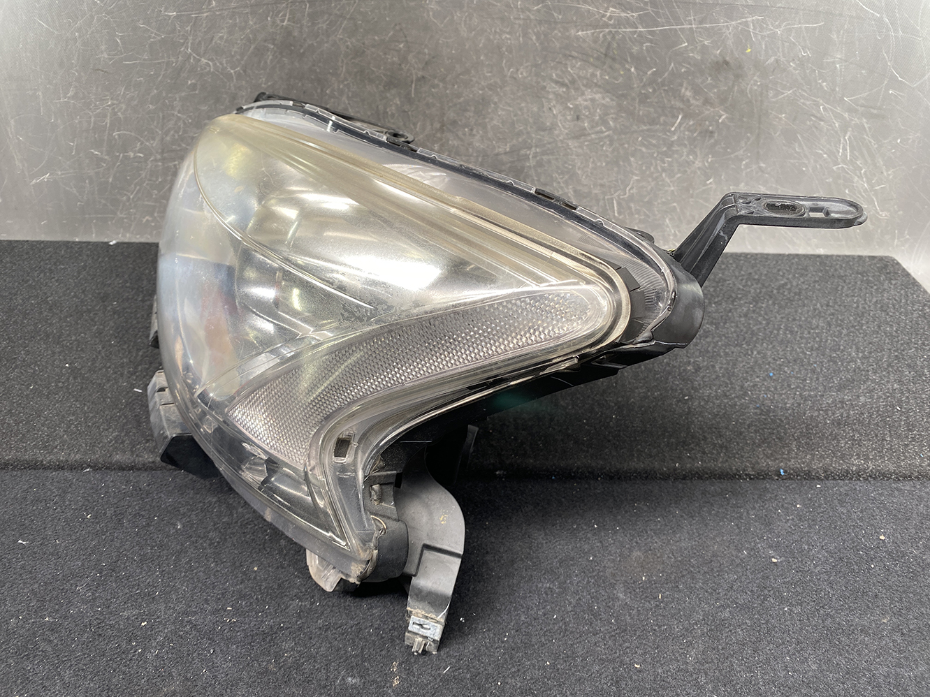NISSAN SYLPHY TB17 Genuine Headlight STANLEY W0613 L Left Side x1*DAMAGED* - Image 3
