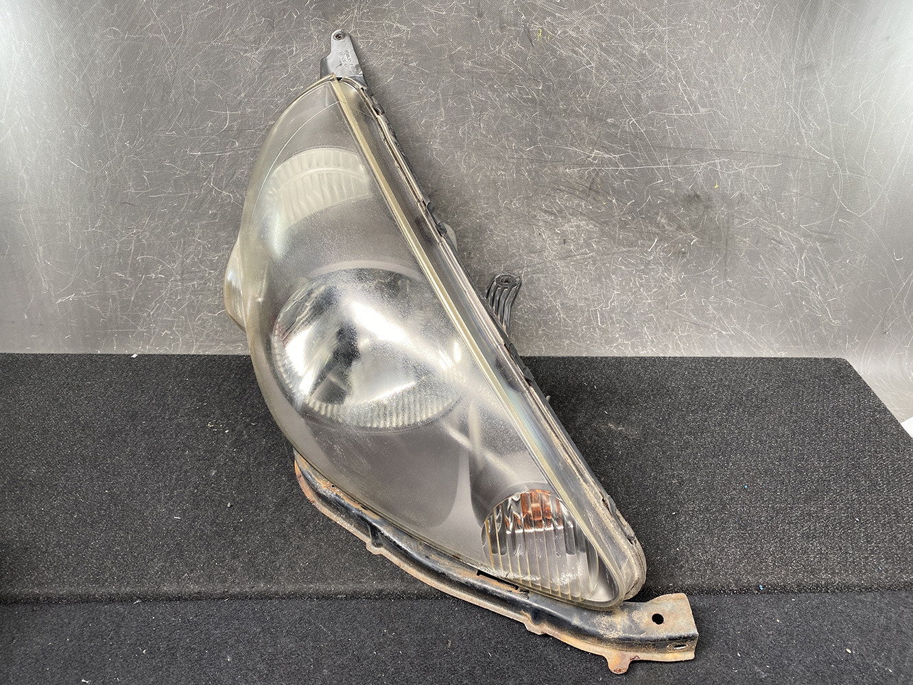 HONDA FIT JAZZ GD1 GD2 GD3 GD4 Headlight P1680 Right Side x1 - Image 2