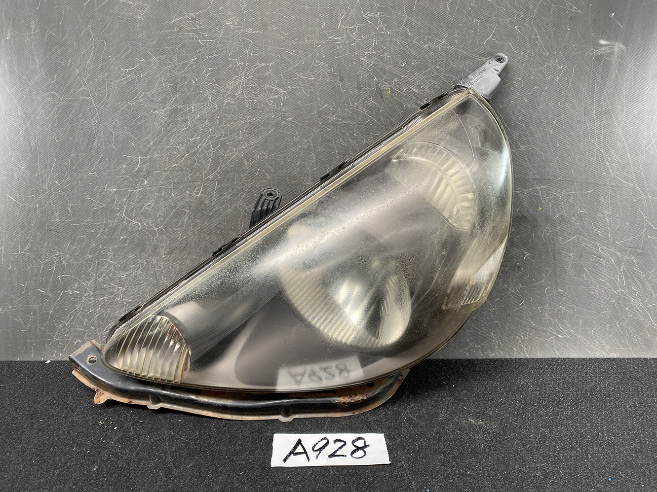 HONDA FIT GD1 GD2 GD3 GD4 Headlight P1680 Left Side x1