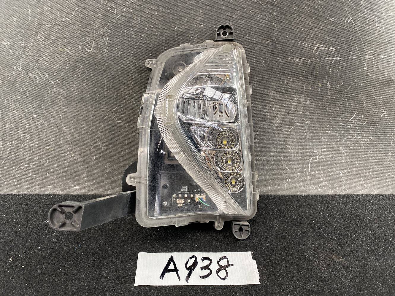 TOYOTA PRIUS ZVW50 ZVW51 LED Fog Light 11539-70687 Left Side x1*DAMAGED*