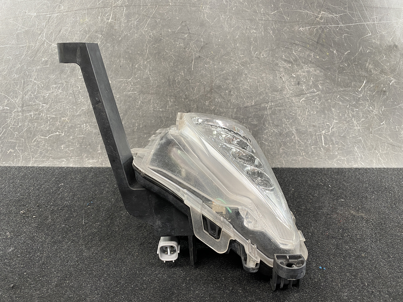 TOYOTA PRIUS ZVW50 ZVW51 LED Fog Light 11539-70687 Left Side x1*DAMAGED* - Image 5