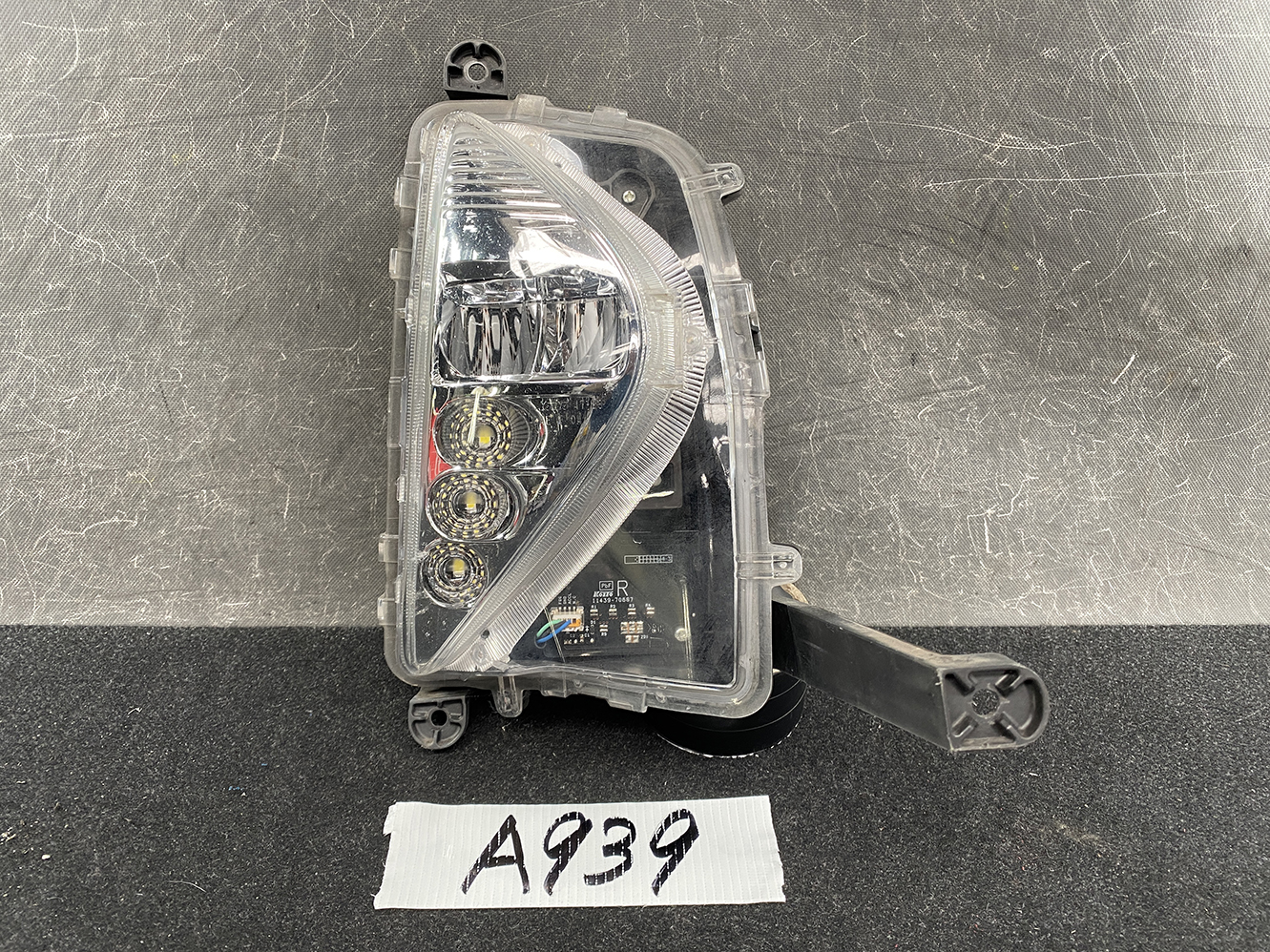 TOYOTA PRIUS ZVW50 ZVW51 LED Fog Light 11439-70687 Right Side x1