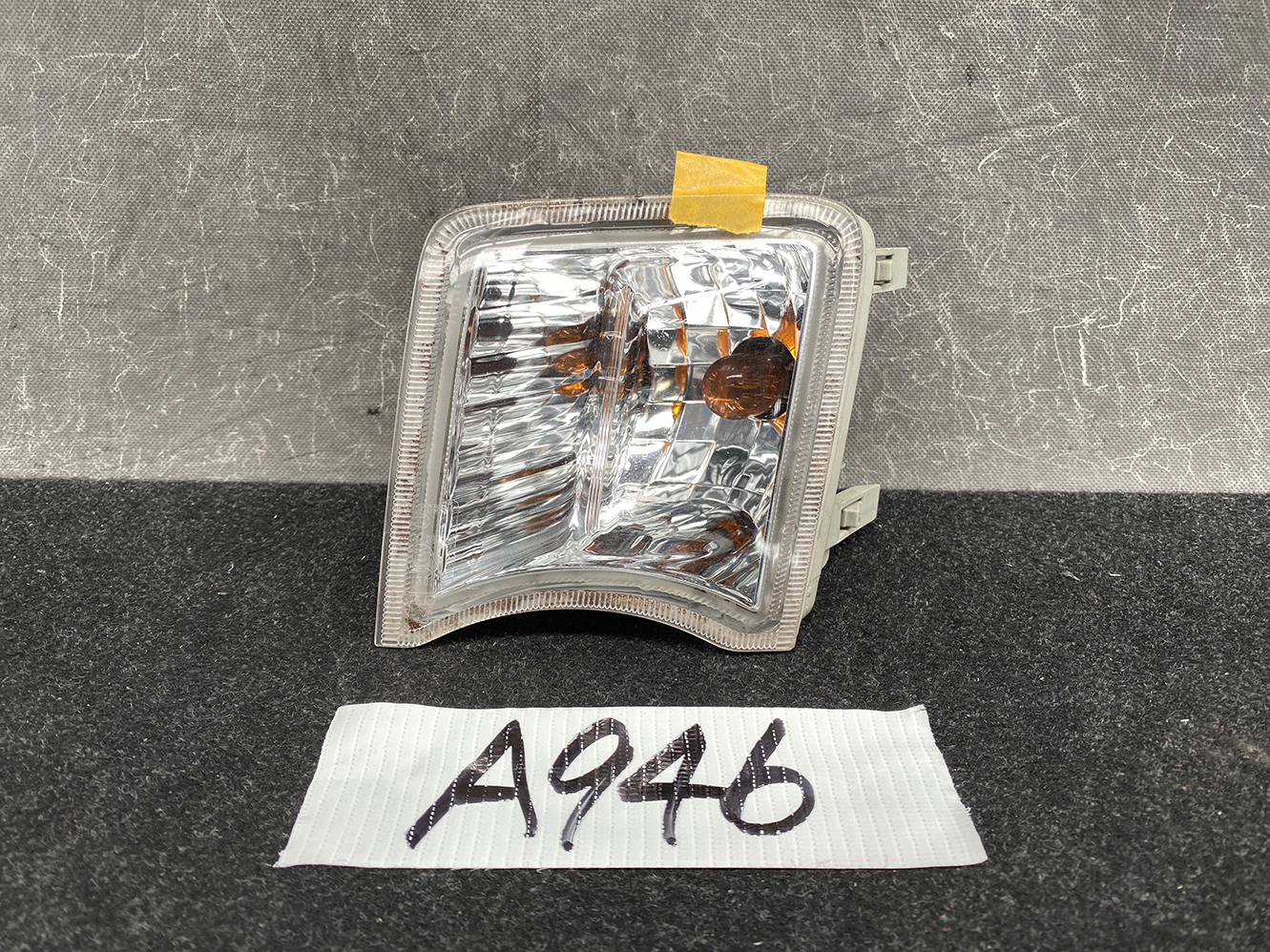 TOYOTA PRIUS ZVW30 Indicator Flasher Lamp KOITO 47-39 Left Side x1 *DAMAGED*