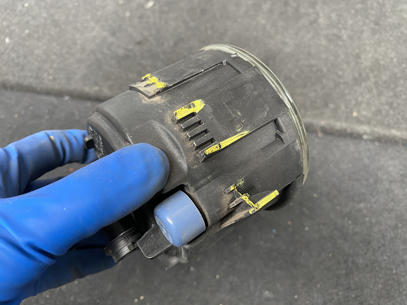 A974_11 SUZUKI Genuine Fog Light Valeo 3550-63J04-000 89211943 x1 *DAMAGED* » 1.95 » JDM-PARTS NZ » JDM-PARTS NZ SUZUKI Genuine Fog Light Valeo 3550-63J04-000 89211943 x1 *DAMAGED* » JDM-PARTS NZ