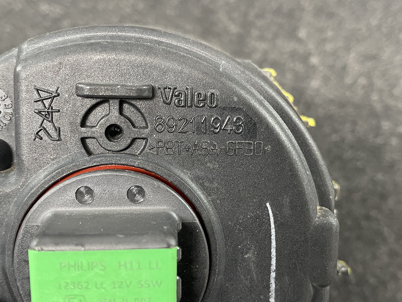 A974_4 SUZUKI Genuine Fog Light Valeo 3550-63J04-000 89211943 x1 *DAMAGED* » 1.95 » JDM-PARTS NZ » JDM-PARTS NZ SUZUKI Genuine Fog Light Valeo 3550-63J04-000 89211943 x1 *DAMAGED* » JDM-PARTS NZ