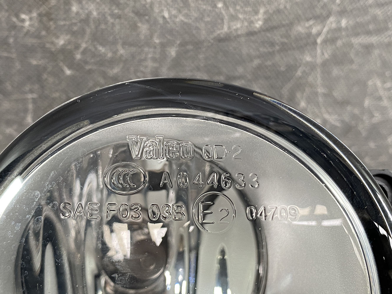 SUZUKI Genuine FogLight Valeo 0D-2 / 35501-57L01 / 89210656 / Right Side x1 - Image 2