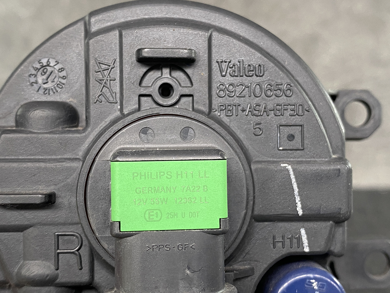 SUZUKI Genuine FogLight Valeo 0D-2 / 35501-57L01 / 89210656 / Right Side x1 - Image 9