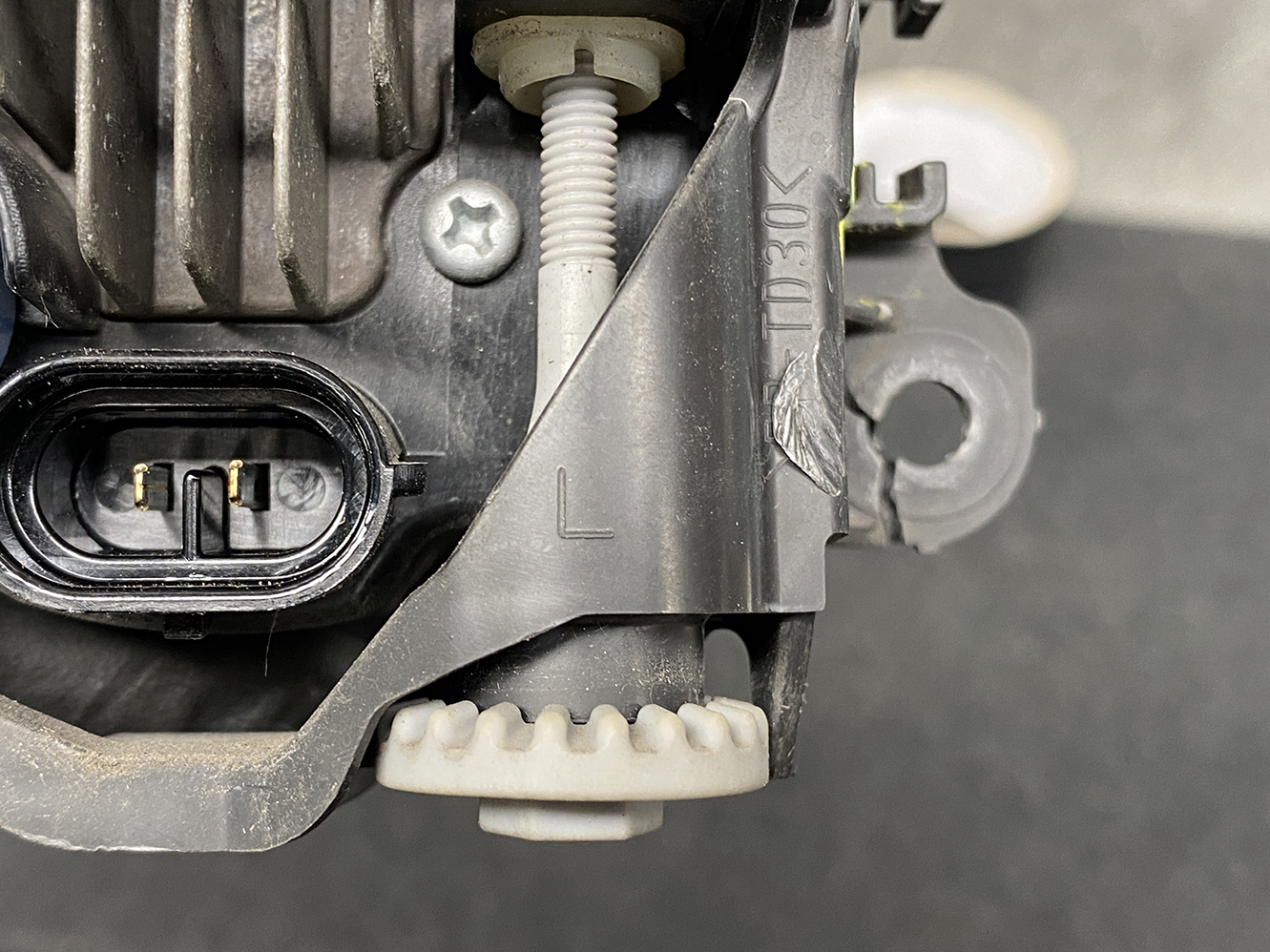 SUZUKI HUSTLER MR31S Fog Light KOITO 114-11092 Left Side x1 *DAMAGED* - Image 9