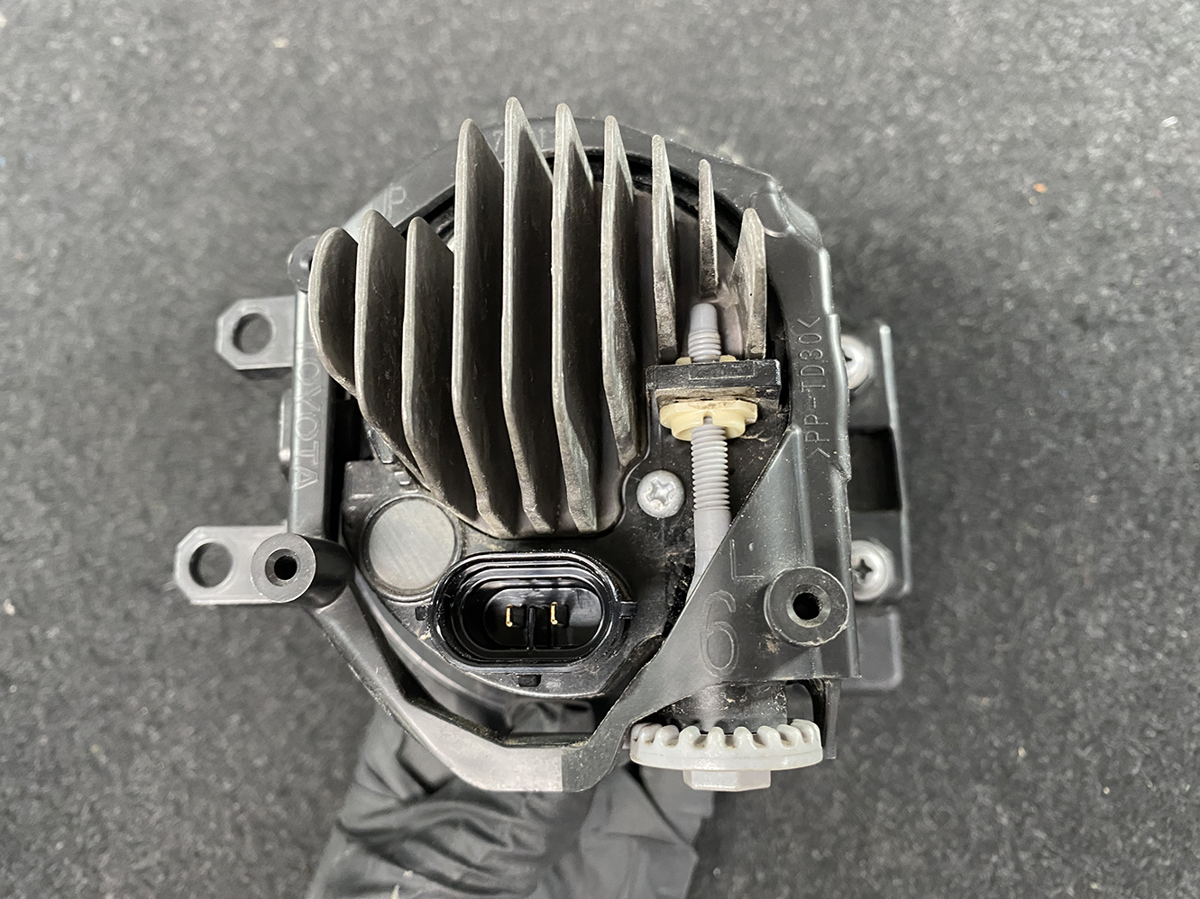 TOYOTA ESQUIRE ZRR80 Genuine LED Fog Light KOITO 48-150 Left Side x1 - Image 8