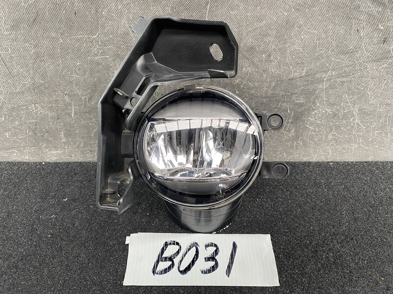 TOYOTA ESQUIRE ZRR80 Genuine LED Fog Light KOITO 48-150 Left Side x1