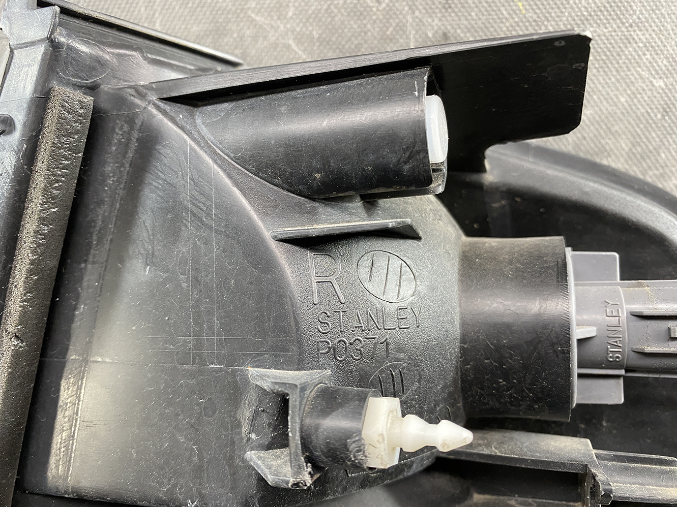 B040_6 MAZDA BONGO SLP2V Indicator STANLEY P0371 RIGHT SIDE x1 » 1.95 » JDM-PARTS NZ » JDM-PARTS NZ MAZDA BONGO SLP2V Indicator STANLEY P0371 RIGHT SIDE x1 » JDM-PARTS NZ