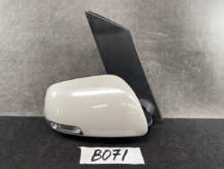 TOYOTA ISIS ANM10 ANM15 ZNM10 Door Mirror Indicator 8320 / 8118 Right Side x1