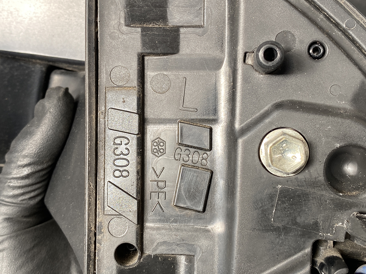 B101_4 TOYOTA VOXY NOAH ESQUIRE ZRR80 Mirror Murakami G095 Left Side x1 » NZ1.95 » JDM-PARTS NZ » JDM-PARTS NZ TOYOTA VOXY NOAH ESQUIRE ZRR80 Mirror Murakami G095 Left Side x1 » JDM-PARTS NZ