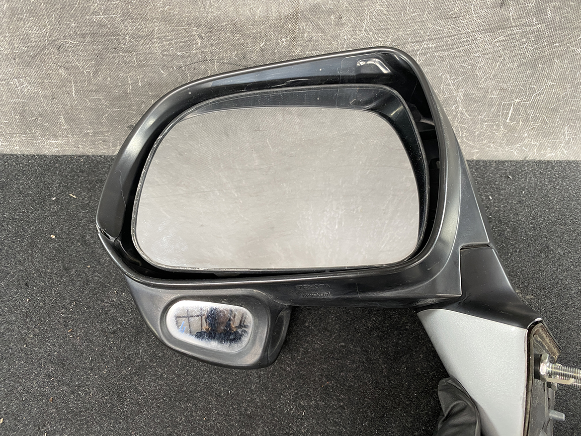 B266_7 TOYOTA NOAH VOXY ZRR70 Door Mirror Murakami 8406 Left Side x1 » NZ.95 » JDM-PARTS NZ » JDM-PARTS NZ TOYOTA NOAH VOXY ZRR70 Door Mirror Murakami 8406 Left Side x1 » JDM-PARTS NZ