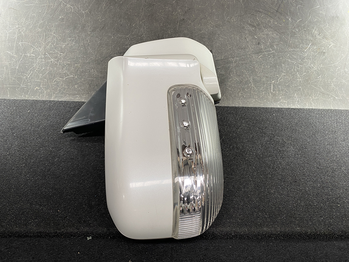 B307_8 NISSAN ELGRAND E51 Mirror Indicator ICHIKOH 5405 / C15W Right Side x1 » NZ1.95 » JDM-PARTS NZ » JDM-PARTS NZ NISSAN ELGRAND E51 Mirror Indicator ICHIKOH 5405 / C15W Right Side x1 » JDM-PARTS NZ