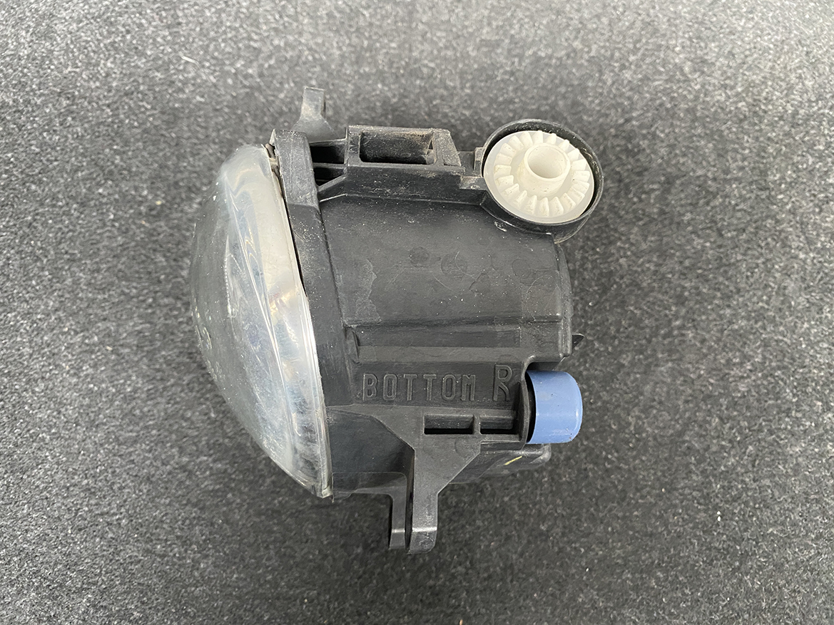 B341_10 TOYOTA Genuine FogLight Valeo 0W-1 A044633 / 89211732 / 81210-0W060 Right Side x1 » NZ1.95 » JDM-PARTS NZ » JDM-PARTS NZ TOYOTA Genuine FogLight Valeo 0W-1 A044633 / 89211732 / 81210-0W060 Right Side x1 » JDM-PARTS NZ