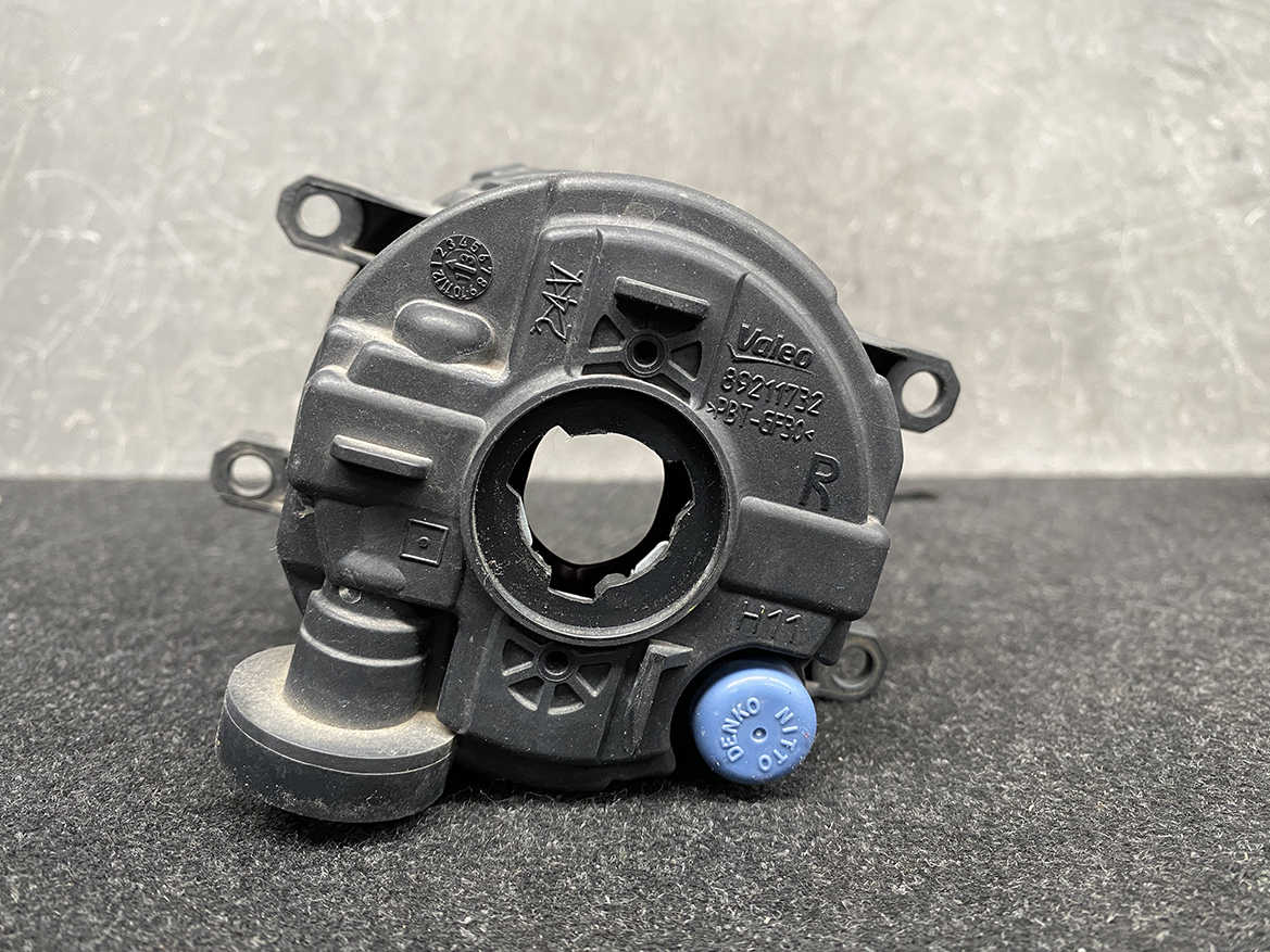 B341_11 TOYOTA Genuine FogLight Valeo 0W-1 A044633 / 89211732 / 81210-0W060 Right Side x1 » NZ1.95 » JDM-PARTS NZ » JDM-PARTS NZ TOYOTA Genuine FogLight Valeo 0W-1 A044633 / 89211732 / 81210-0W060 Right Side x1 » JDM-PARTS NZ