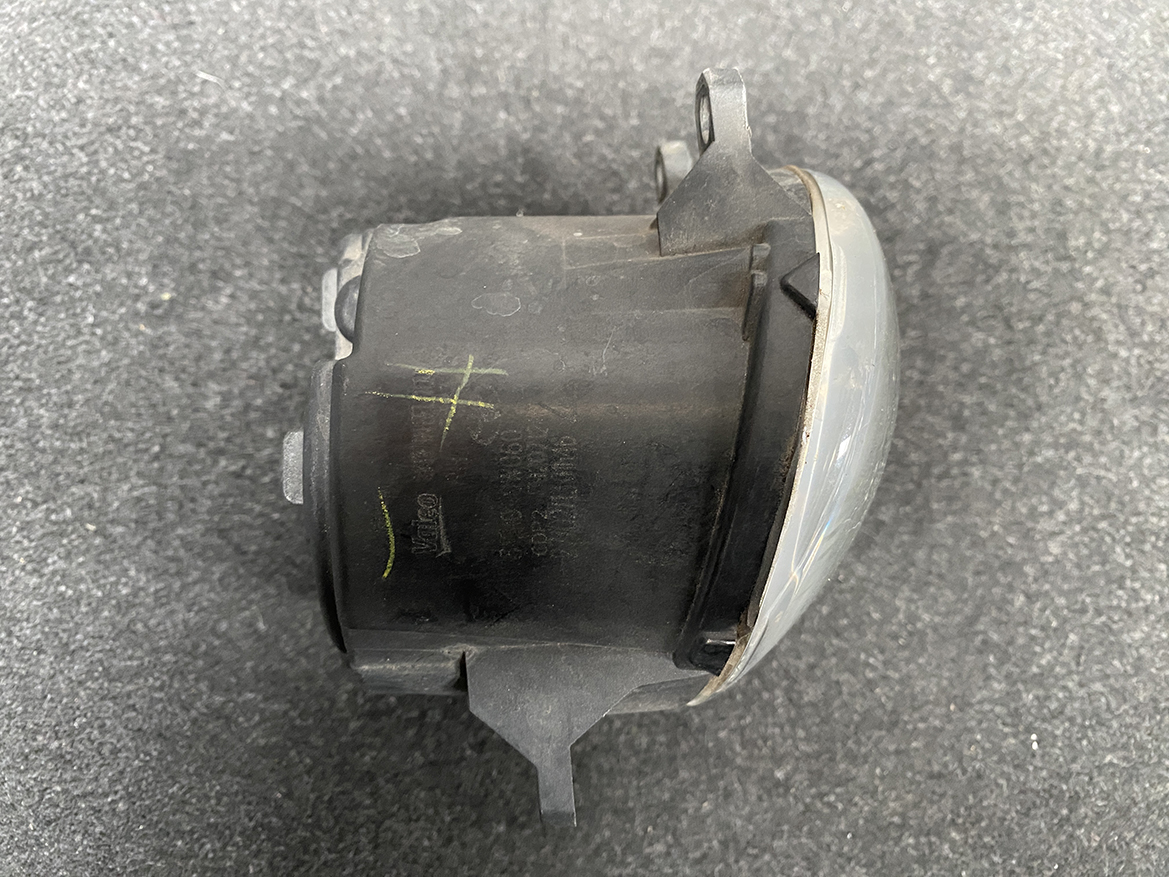 B341_9 TOYOTA Genuine FogLight Valeo 0W-1 A044633 / 89211732 / 81210-0W060 Right Side x1 » NZ1.95 » JDM-PARTS NZ » JDM-PARTS NZ TOYOTA Genuine FogLight Valeo 0W-1 A044633 / 89211732 / 81210-0W060 Right Side x1 » JDM-PARTS NZ