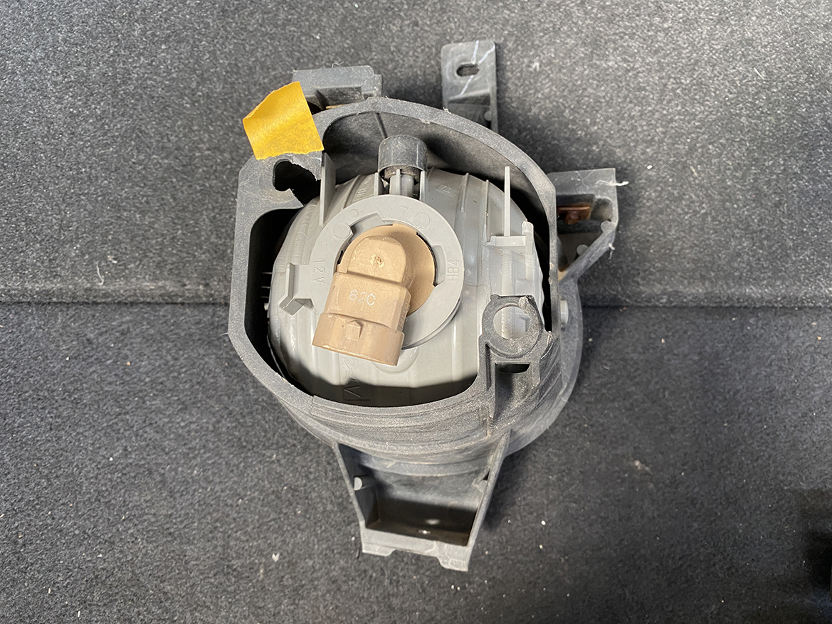 B344_10 TOYOTA NOAH VOXY ZZR70 Genuine FogLight KOITO 42-34 Left Side x1 *DAMAGED* » NZ.95 » JDM-PARTS NZ » JDM-PARTS NZ TOYOTA NOAH VOXY ZZR70 Genuine FogLight KOITO 42-34 Left Side x1 *DAMAGED* » JDM-PARTS NZ