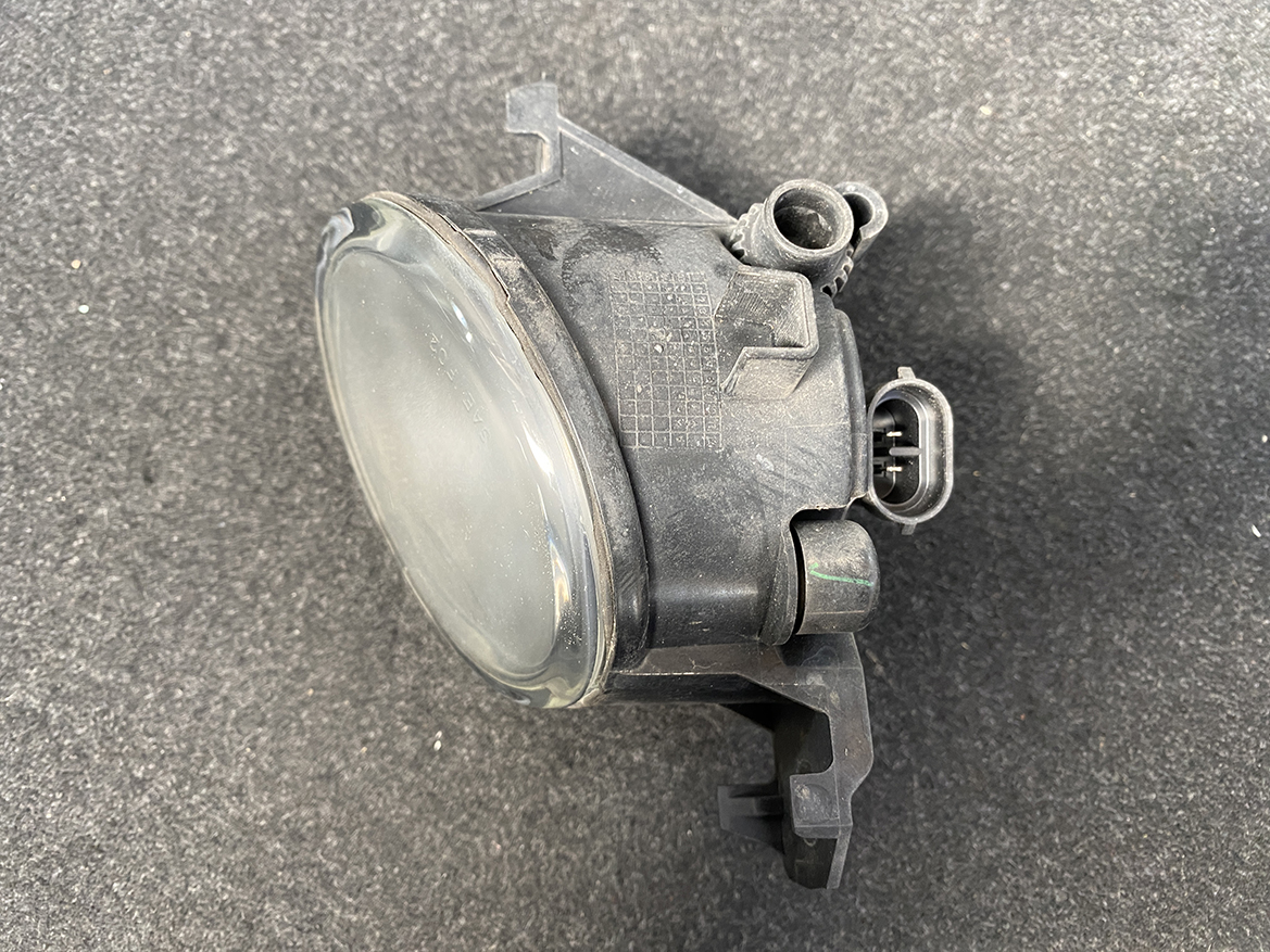 B347_11 NISSAN Genuine FogLight Valeo 28150 89905EM Right Side x1 » NZ.95 » JDM-PARTS NZ » JDM-PARTS NZ NISSAN Genuine FogLight Valeo 28150 89905EM Right Side x1 » JDM-PARTS NZ