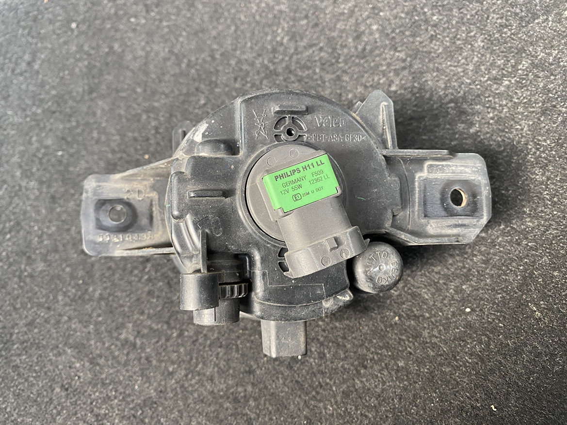 B347_12 NISSAN Genuine FogLight Valeo 28150 89905EM Right Side x1 » NZ.95 » JDM-PARTS NZ » JDM-PARTS NZ NISSAN Genuine FogLight Valeo 28150 89905EM Right Side x1 » JDM-PARTS NZ