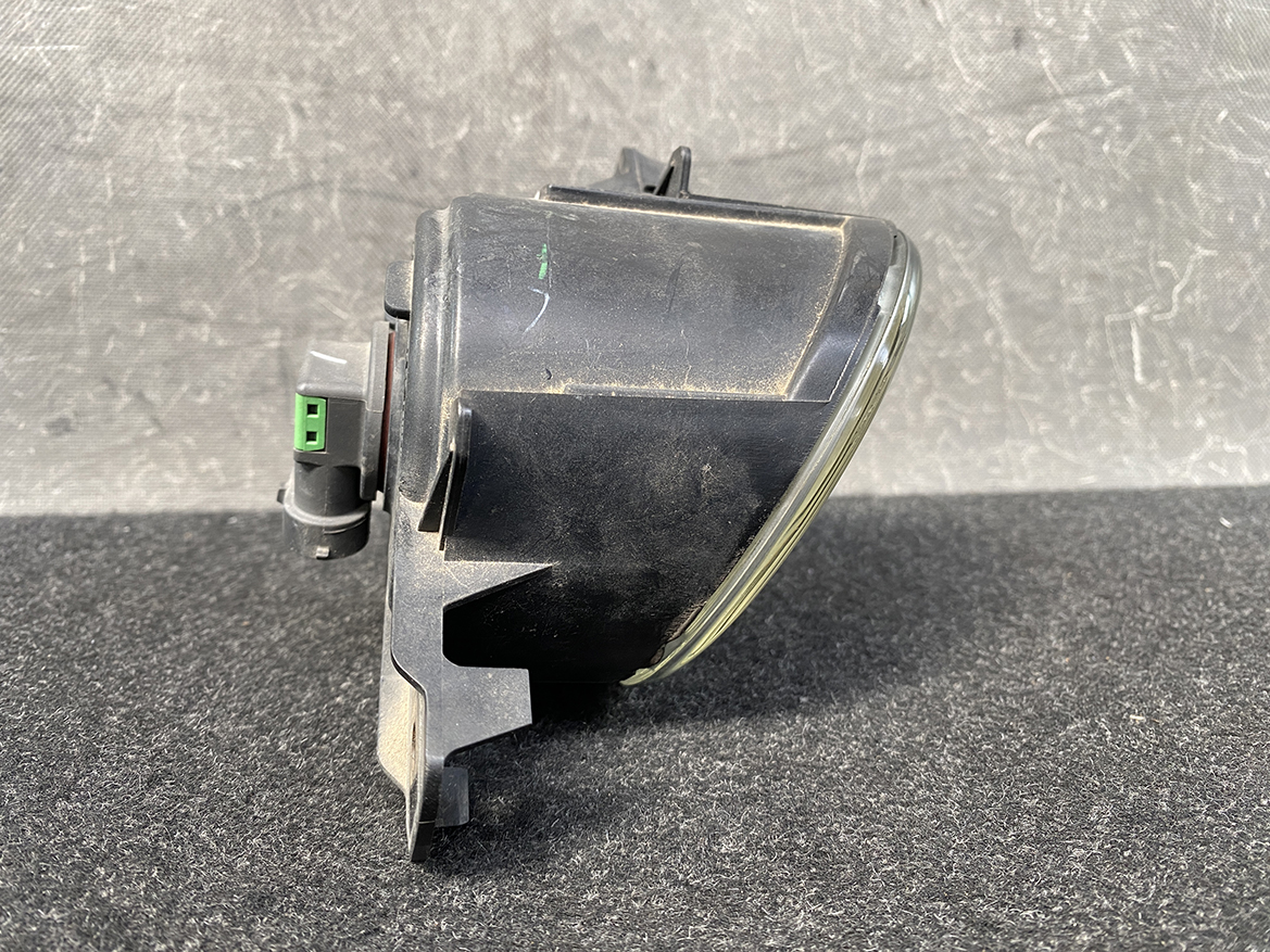 B347_8 NISSAN Genuine FogLight Valeo 28150 89905EM Right Side x1 » NZ.95 » JDM-PARTS NZ » JDM-PARTS NZ NISSAN Genuine FogLight Valeo 28150 89905EM Right Side x1 » JDM-PARTS NZ