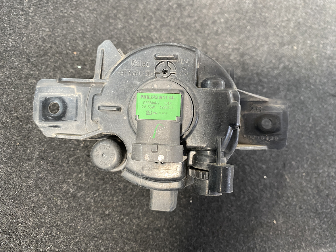 B348_11 NISSAN Genuine Fog Light Valeo 26155 89905EM Left Side x1 » NZ.95 » JDM-PARTS NZ » JDM-PARTS NZ NISSAN Genuine Fog Light Valeo 26155 89905EM Left Side x1 » JDM-PARTS NZ