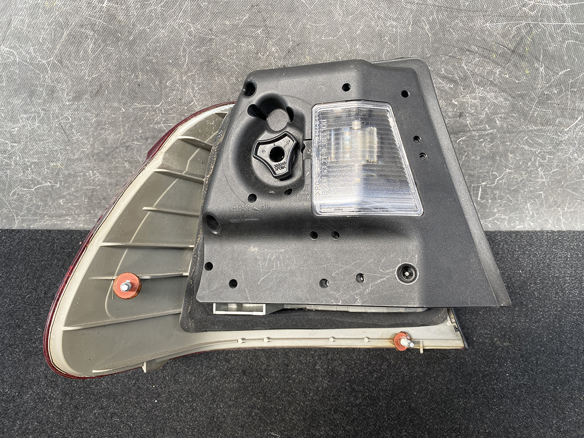 B354_11 BMW 3 Series E46 Genuine Taillight 63 21 8 383 100 Right Side x1 » NZ.95 » JDM-PARTS NZ » JDM-PARTS NZ BMW 3 Series E46 Genuine Taillight 63 21 8 383 100 Right Side x1 » JDM-PARTS NZ