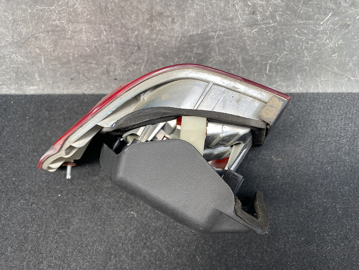 B354_9 BMW 3 Series E46 Genuine Taillight 63 21 8 383 100 Right Side x1 » NZ.95 » JDM-PARTS NZ » JDM-PARTS NZ BMW 3 Series E46 Genuine Taillight 63 21 8 383 100 Right Side x1 » JDM-PARTS NZ