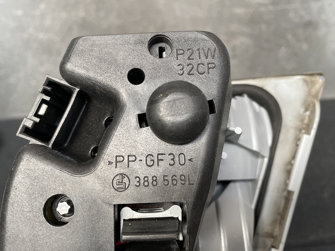 B357_6 BMW 3 Series E46 Genuine Taillight 6 907 937 Left Side x1 » NZ.95 » JDM-PARTS NZ » JDM-PARTS NZ BMW 3 Series E46 Genuine Taillight 6 907 937 Left Side x1 » JDM-PARTS NZ