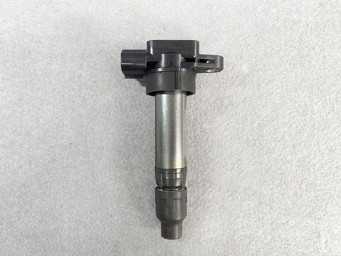 SUZ-COIL-NL2_1 SUZUKI Genuine IGNITION COIL DENSO NL2 099700 / R06A, K6A Engine » NZ.95 » JDM-PARTS NZ » JDM-PARTS NZ Automotive ignition coil with electrical connector and spark plug boot in a vertical orientation SUZUKI Genuine IGNITION COIL DENSO NL2 099700 / R06A, K6A Engine » JDM-PARTS NZ