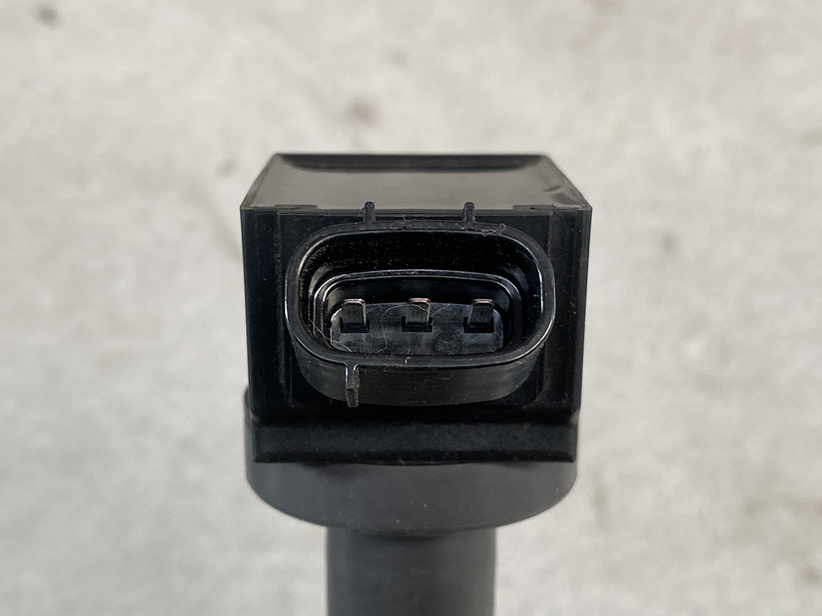 TOY-COIL-02281_3 TOYOTA / DAIHATSU Genuine IGNITION COIL 90919-02281 / NR, KR Engine » NZ.95 » JDM-PARTS NZ » JDM-PARTS NZ Close-up of a black automotive electrical connector with three metal pins inside a rectangular receptacle on a sensor lead TOYOTA / DAIHATSU Genuine IGNITION COIL 90919-02281 / NR, KR Engine » JDM-PARTS NZ