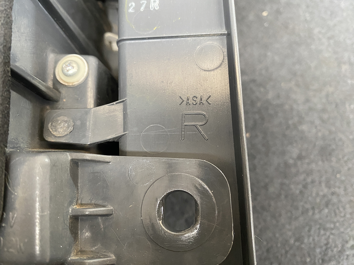 B390_8 TOYOTA ALPHARD VELLFIRE ANH20 Genuine Taillight KOITO 58-29 Right Side x1 » NZ1.95 » JDM-PARTS NZ » JDM-PARTS NZ Close-up of a black plastic latch housing with embossed 'R' and 'YASAK' markings inside a vehicle panel. TOYOTA ALPHARD VELLFIRE ANH20 Genuine Taillight KOITO 58-29 Right Side x1 » JDM-PARTS NZ