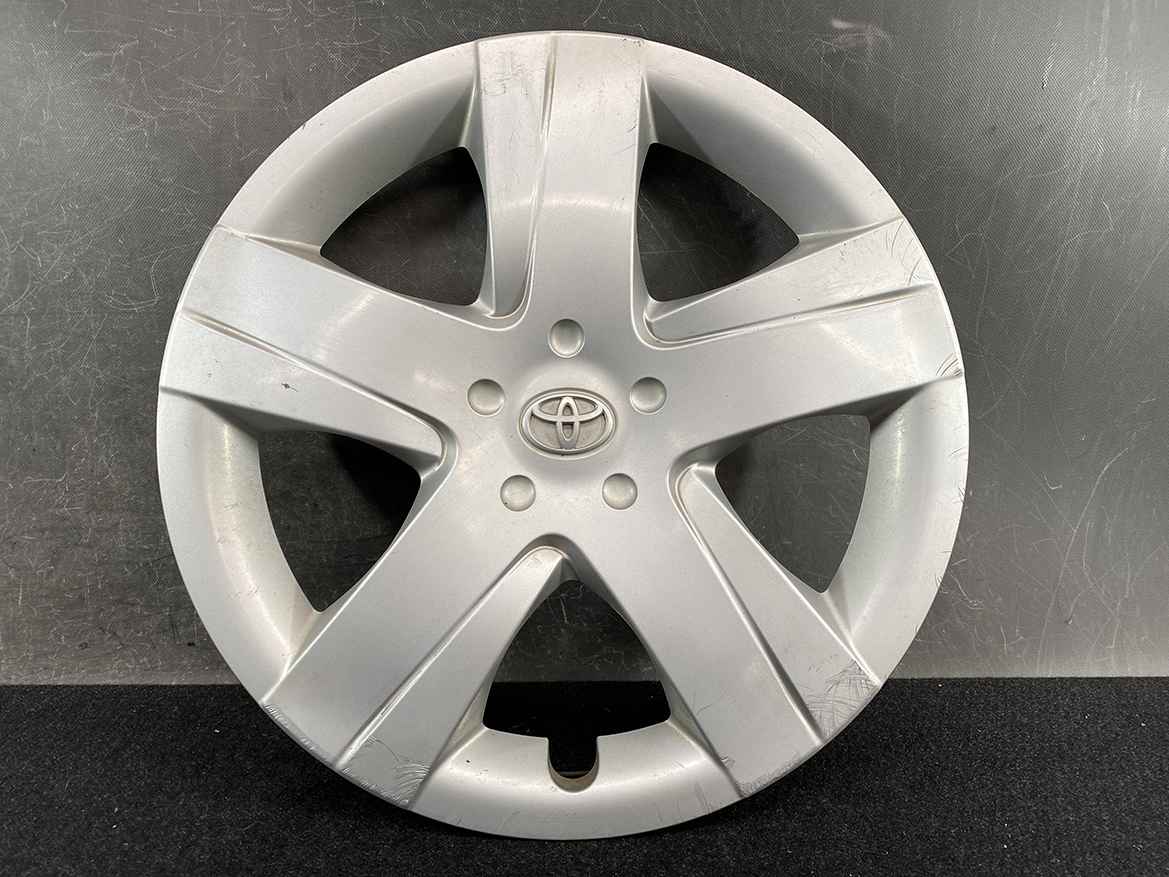 B394_2 TOYOTA RACTIS NSP120, NCP120 Genuine 16inch WHEEL CAP / HUB CAP 42602-52460 » NZ.95 » JDM-PARTS NZ » JDM-PARTS NZ Silver Toyota wheel cover with five-spoke design and centered Toyota emblem, showing light surface scratches. TOYOTA RACTIS NSP120, NCP120 Genuine 16inch WHEEL CAP / HUB CAP 42602-52460 » JDM-PARTS NZ