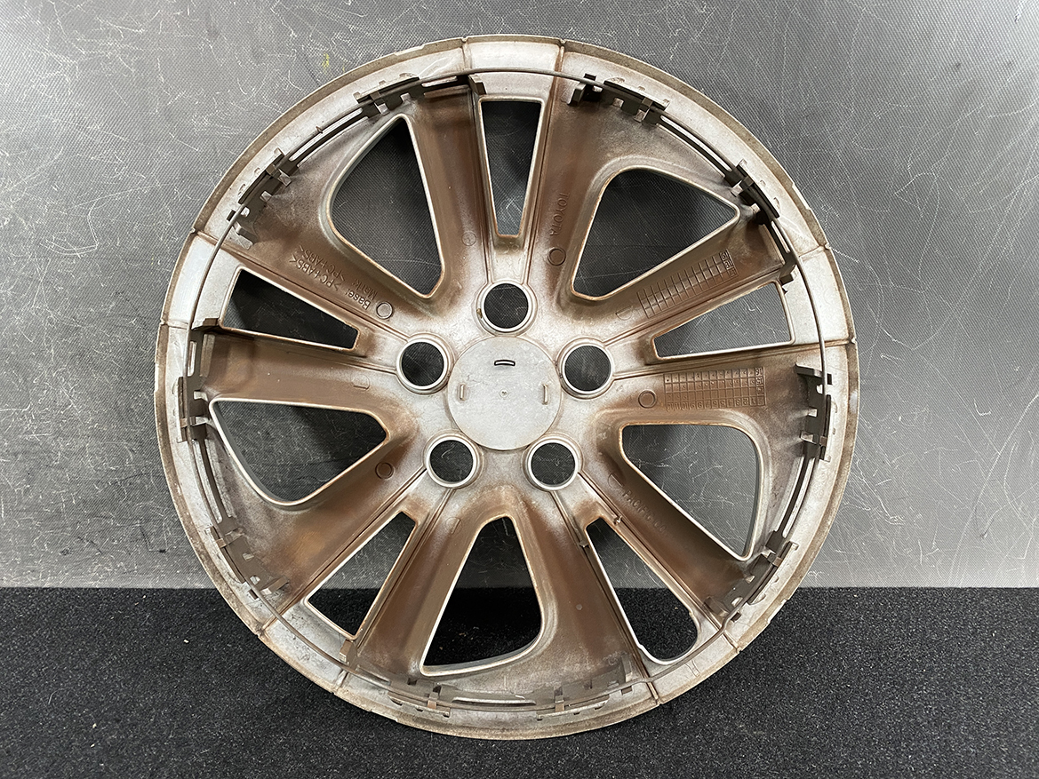 B402_3 TOYOTA PRIUS ZVW50 ZVW51 Genuine 15inch WHEEL CAP / HUB CAP » NZ.95 » JDM-PARTS NZ » JDM-PARTS NZ Brown alloy car wheel rim with eight spokes resting on a dark, textured surface TOYOTA PRIUS ZVW50 ZVW51 Genuine 15inch WHEEL CAP / HUB CAP » JDM-PARTS NZ