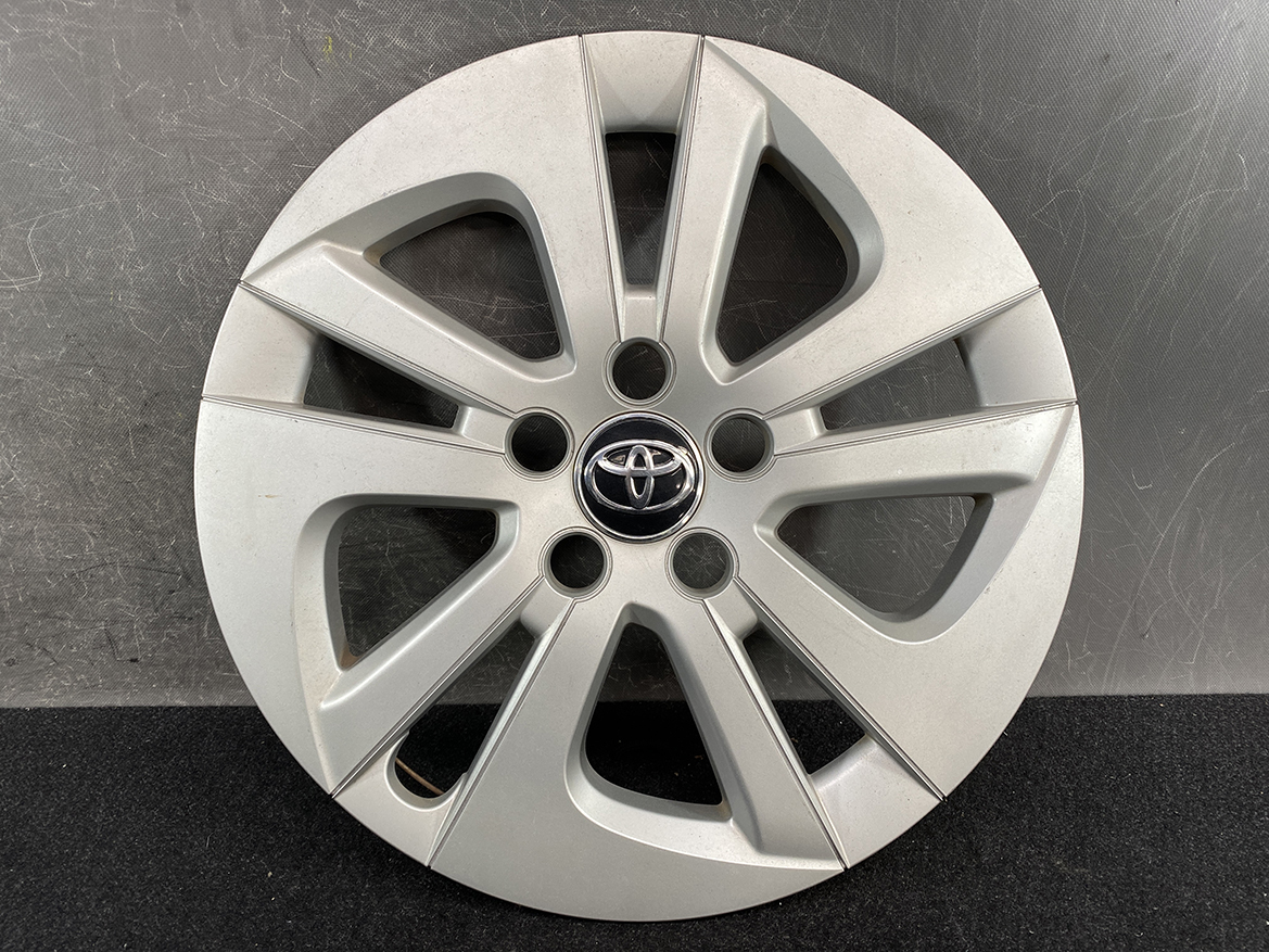 B405_2 TOYOTA PRIUS ZVW50 ZVW51 Genuine 15inch WHEEL CAP / HUB CAP » NZ.95 » JDM-PARTS NZ » JDM-PARTS NZ Silver Toyota alloy wheel cover with a multi-spoke design and a central Toyota emblem TOYOTA PRIUS ZVW50 ZVW51 Genuine 15inch WHEEL CAP / HUB CAP » JDM-PARTS NZ
