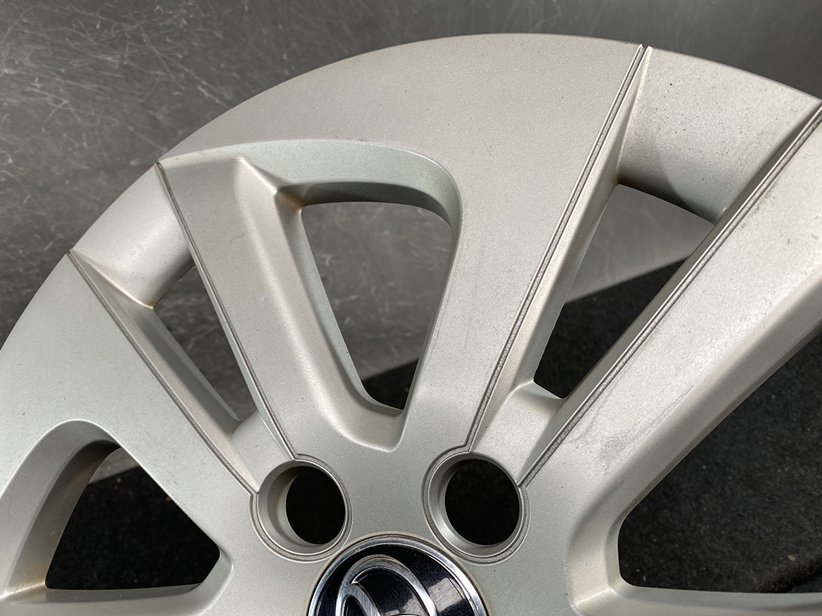 B405_5 TOYOTA PRIUS ZVW50 ZVW51 Genuine 15inch WHEEL CAP / HUB CAP » NZ.95 » JDM-PARTS NZ » JDM-PARTS NZ Close-up of a silver alloy car wheel rim showing spoke design, hub area, and lug-nut holes with a center cap visible TOYOTA PRIUS ZVW50 ZVW51 Genuine 15inch WHEEL CAP / HUB CAP » JDM-PARTS NZ
