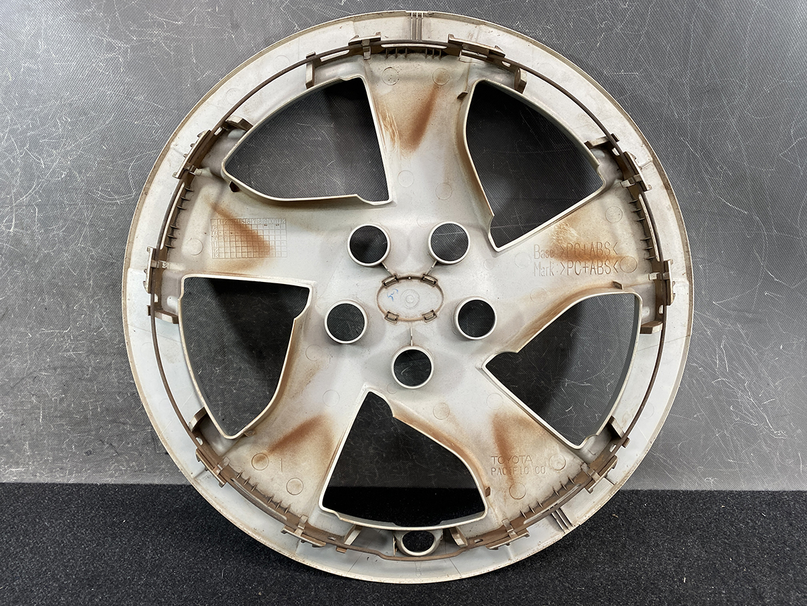 B412_3 TOYOTA PRIUS ZVW30 ZVW35 Genuine 15inch WHEEL CAP / HUB CAP » NZ.95 » JDM-PARTS NZ » JDM-PARTS NZ Rusty five-spoke car wheel rim resting on a dark surface against a gray background. TOYOTA PRIUS ZVW30 ZVW35 Genuine 15inch WHEEL CAP / HUB CAP » JDM-PARTS NZ