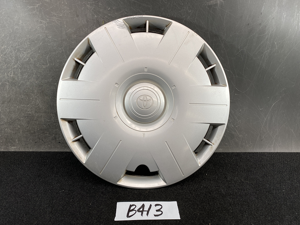 B413_1 TOYOTA VOXY ZWR80 Genuine 15inch WHEEL CAP / HUB CAP 2595 x1 » NZ.95 » JDM-PARTS NZ » JDM-PARTS NZ Silver Toyota hubcap with centered logo, shown from the front on a dark surface. TOYOTA VOXY ZWR80 Genuine 15inch WHEEL CAP / HUB CAP 2595 x1 » JDM-PARTS NZ