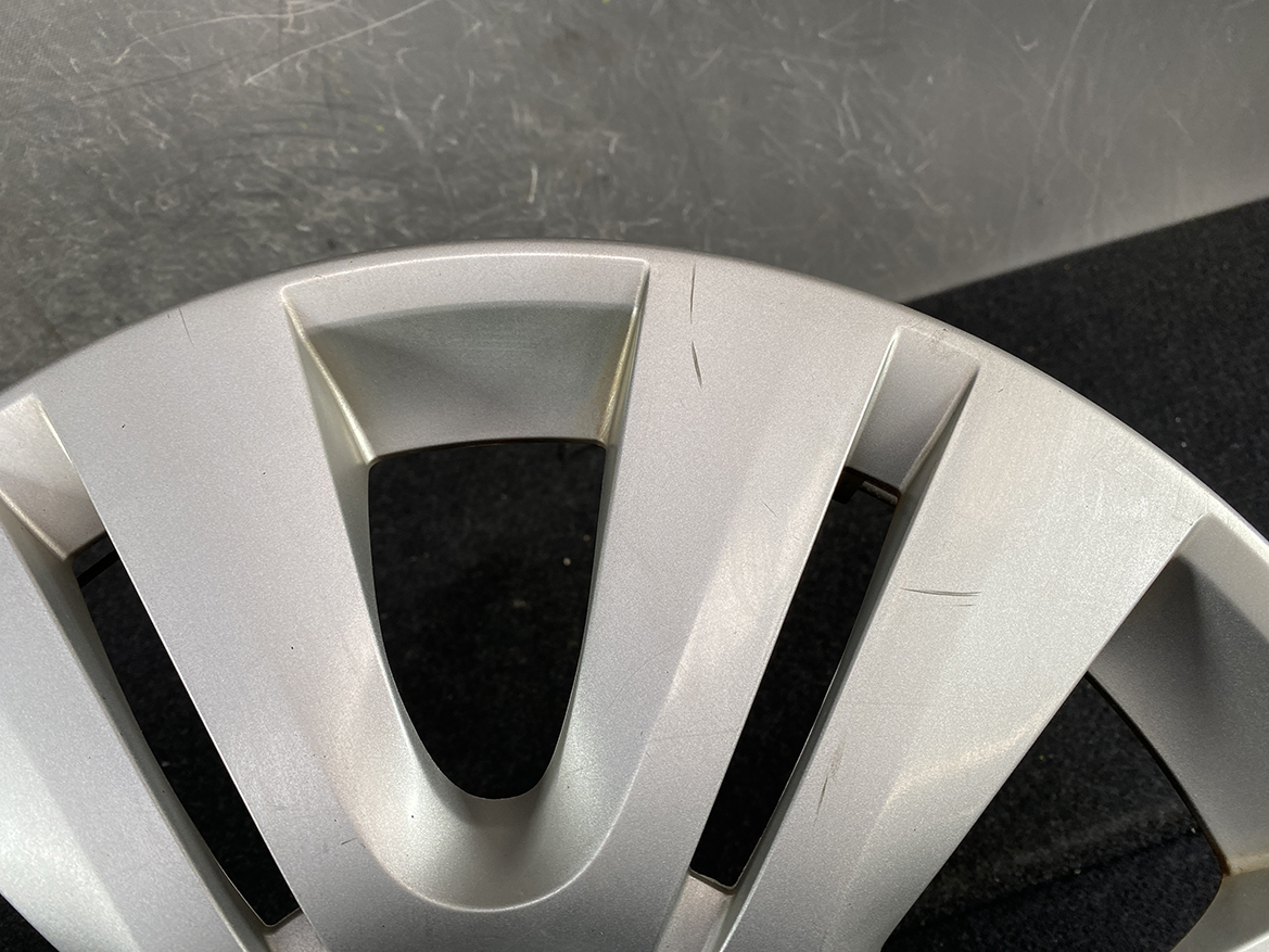 B420_5 NISSAN Genuine 15inch WHEEL CAP / HUB CAP 40315-1GK0A x1 » NZ.95 » JDM-PARTS NZ » JDM-PARTS NZ Close-up of a silver alloy car wheel rim with visible scratches and scuffs on the surface area. NISSAN Genuine 15inch WHEEL CAP / HUB CAP 40315-1GK0A x1 » JDM-PARTS NZ