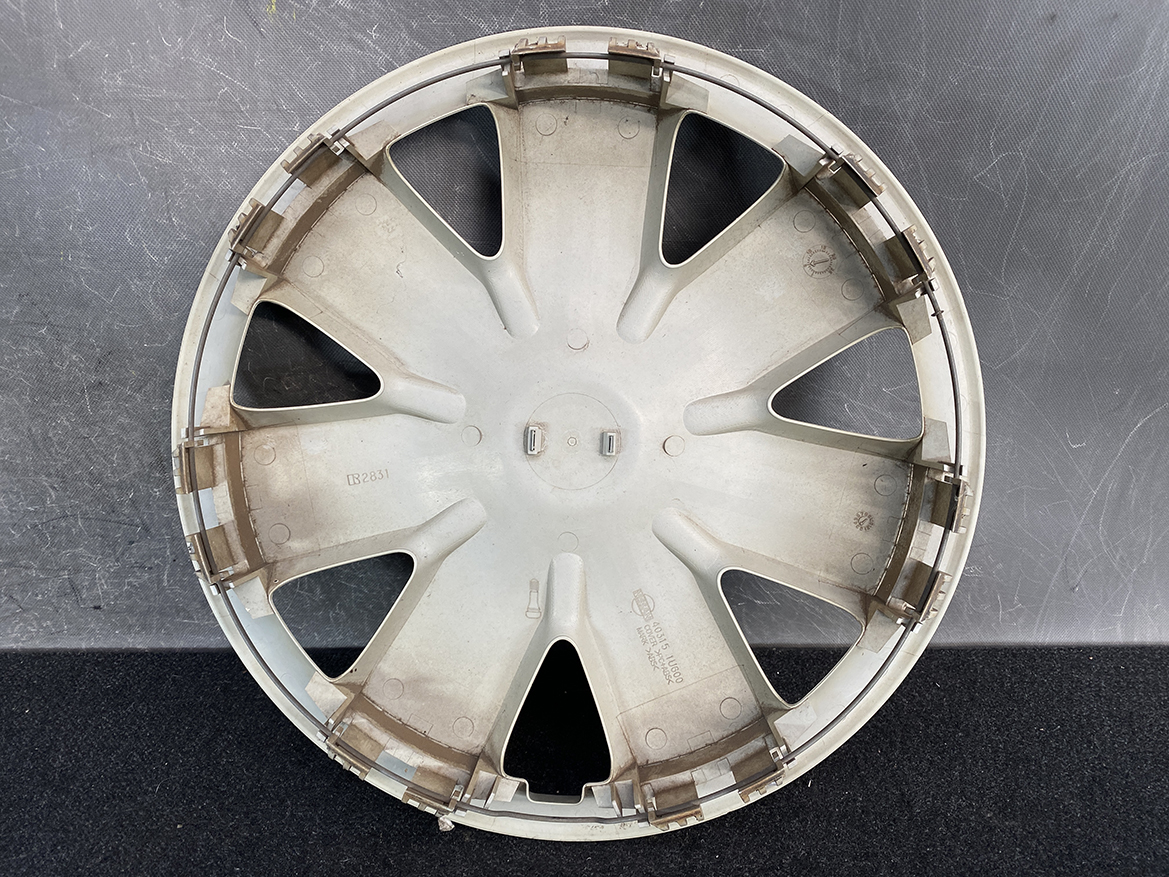 B440_3 NISSAN NOTE E11 Genuine 14inch WHEEL CAP / HUB CAP x1 40315 1U600 x1 » NZ.95 » JDM-PARTS NZ » JDM-PARTS NZ Round gray plastic car hubcap with eight radial spokes and metal rim clips on a dark surface. NISSAN NOTE E11 Genuine 14inch WHEEL CAP / HUB CAP x1 40315 1U600 x1 » JDM-PARTS NZ