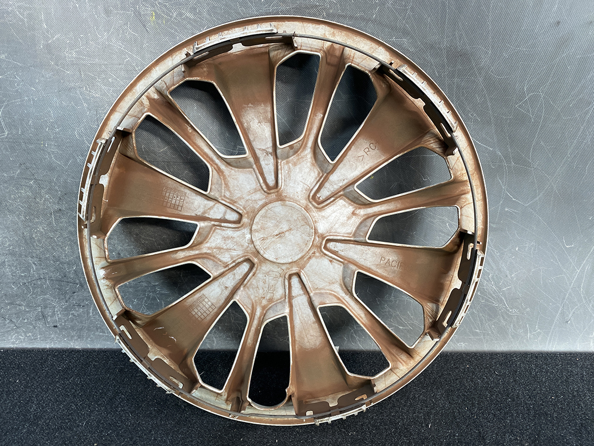B448_3 TOYOTA PASSO M700A Genuine 14inch WHEEL CAP / HUB CAP x1 » NZ.95 » JDM-PARTS NZ » JDM-PARTS NZ Brown plastic car wheel hubcap with 12 spokes, dusty and scratched, lying on a gray surface TOYOTA PASSO M700A Genuine 14inch WHEEL CAP / HUB CAP x1 » JDM-PARTS NZ